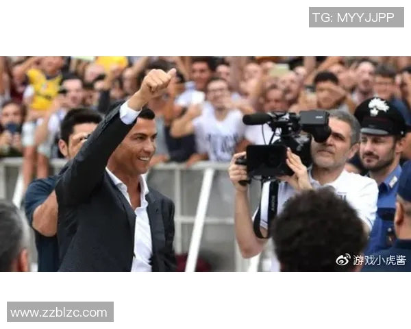 足球明星保镖高清图片展示守护荣耀与安全的完美结合 足球明星保镖高清图片展示守护荣耀与安全的完美结合